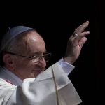 Papa Francesco riceve i sindaci Italiani, punto di riferimento dei cittadini.